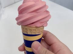 草莓冰淇淋-宜家·瑞典风味餐厅(北京西红门店)