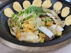 -粘豆包柴火铁锅炖