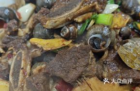 Spicy Beef Rib and Snail Stir-fry
