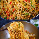 超简单厨房小白必会拿手美食——麻辣拌面
