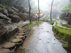 -雪山彩虹谷景区
