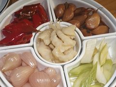 -帅巴人舅母子腊蹄民俗村