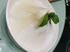 -红鼎豆捞·非遗鲍皇汤火锅(宝丰路店)