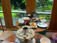 -Chom Cafe and Restaurant