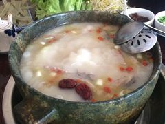 -绿色墨脱石锅城