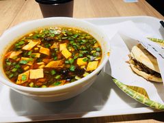 西付岐山臊子面-白起肉夹馍