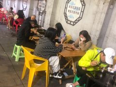 等位区-鸿顺老铁锅美蛙鱼府(解放碑店)