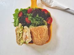 鳄梨鸡肉三明治-五进制 Coffee Shop