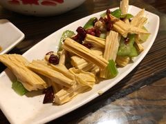 芹菜拌腐竹-昱家胡同·烧烤海鲜铜锅涮肉(和平里店)