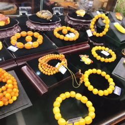 -灵彩珠宝(朗香街店)