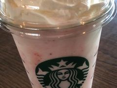 樱花星冰乐-STARBUCKS COFFEE(Roppongi Keyakizaka-dori)