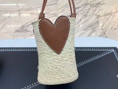 -爱革·洗衣改衣·洗鞋修鞋·洗包修包·奢侈品护理(宝地广场店)