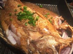 烤鲈鱼-咖啡苑自助餐厅·中国大饭店