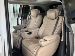 -小鹏汽车(上海静安大融城店)