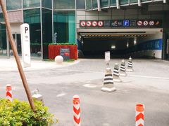 入口-龙湖虹桥天街-停车场