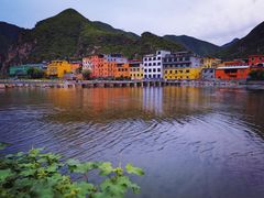 -百里峡七彩艺术小镇