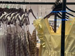 -URBAN REVIVO(上海中庚漫游城店)