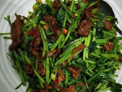 香菜肥牛盖码饭-弄堂咪道-饭香·面香·馄饨香(兴梅店)