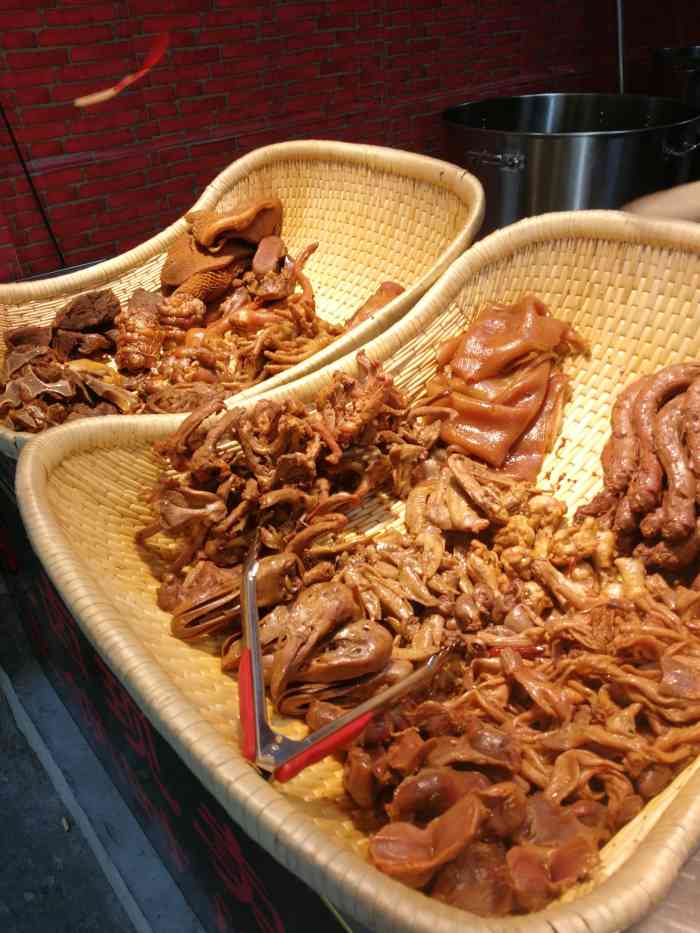 王氏现捞卤菜鸭脖-"后湖这边居然新开了一家呢!我单位那边前段.