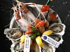 -The ROOF (通盈中心店)