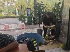 -老何家后安粉·糟粕醋海鲜火锅(三亚湾椰梦长廊店)