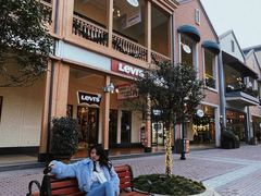 -王府井奥莱临潼小镇(临潼店)