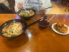 -爆炸头阿姨小四川正宗川味小吃(无任何分店)