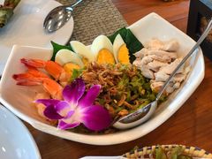 -Chom Cafe and Restaurant