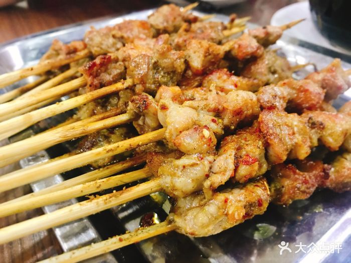 小龙海鲜烧烤大排档羊肉串图片 - 第1张