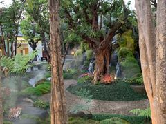 -Chom Cafe and Restaurant