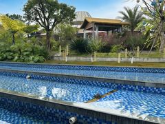 -茅草房·河畔园林火锅