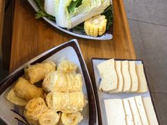 -毛辣果·贵州红酸汤牛肉火锅(西单店)