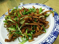 蒜苗杏鲍菇-春香鸡馆