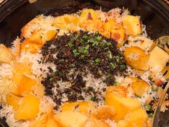 -帅巴人舅母子腊蹄民俗村