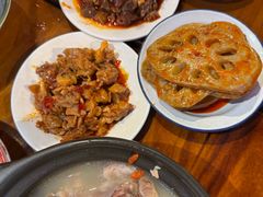 -爆炸头阿姨小四川正宗川味小吃(无任何分店)
