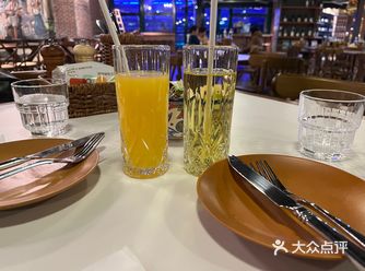 这是一家很新的西餐厅，新到在地图上还不能直接搜索到