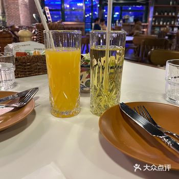 这是一家很新的西餐厅，新到在地图上还不能直接搜索到