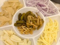 金鲷鱼生及配料-寻味顺德·南记酒家·传统顺德菜·鱼生(广源路店)