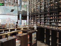 -钟书阁(群光广场店)