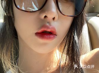 我应该是很快乐吧 样貌还行想吃就去想买就买～