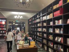 -钟书阁(松江泰晤士小镇店)