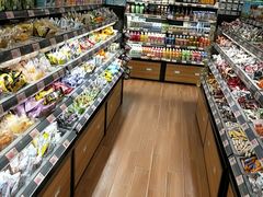 面包甜点陈列柜-老婆大人量贩零食连锁(萧山临浦店)