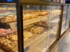 面包甜点陈列柜-面包新语(滨湖万达店)