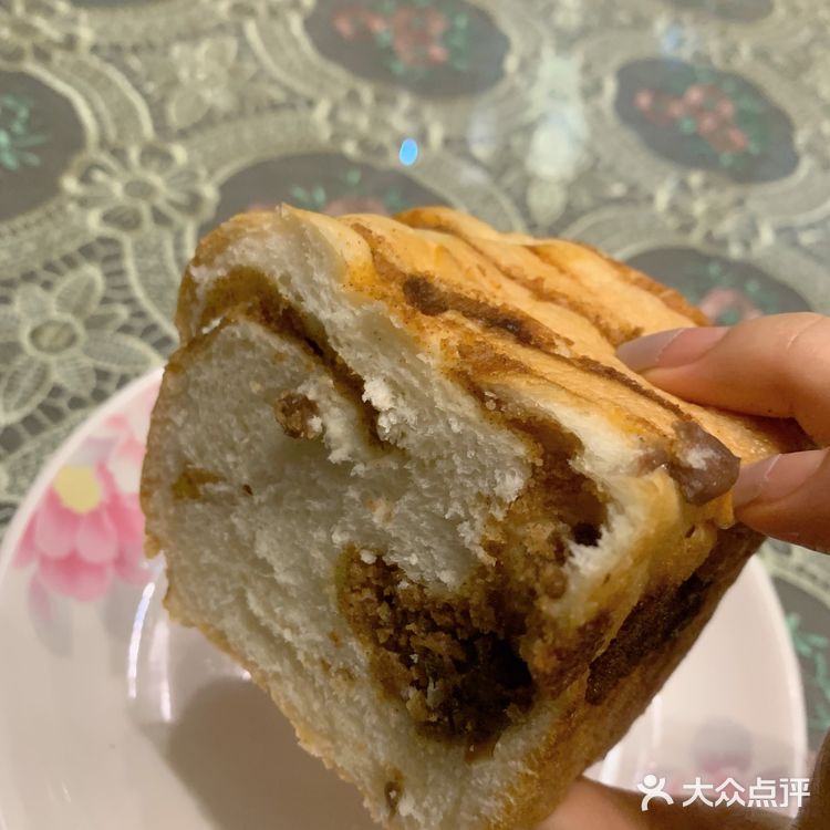 紫米面包 巴掌大一个 紫米不多