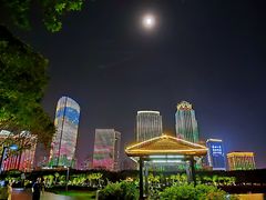 -万绿园