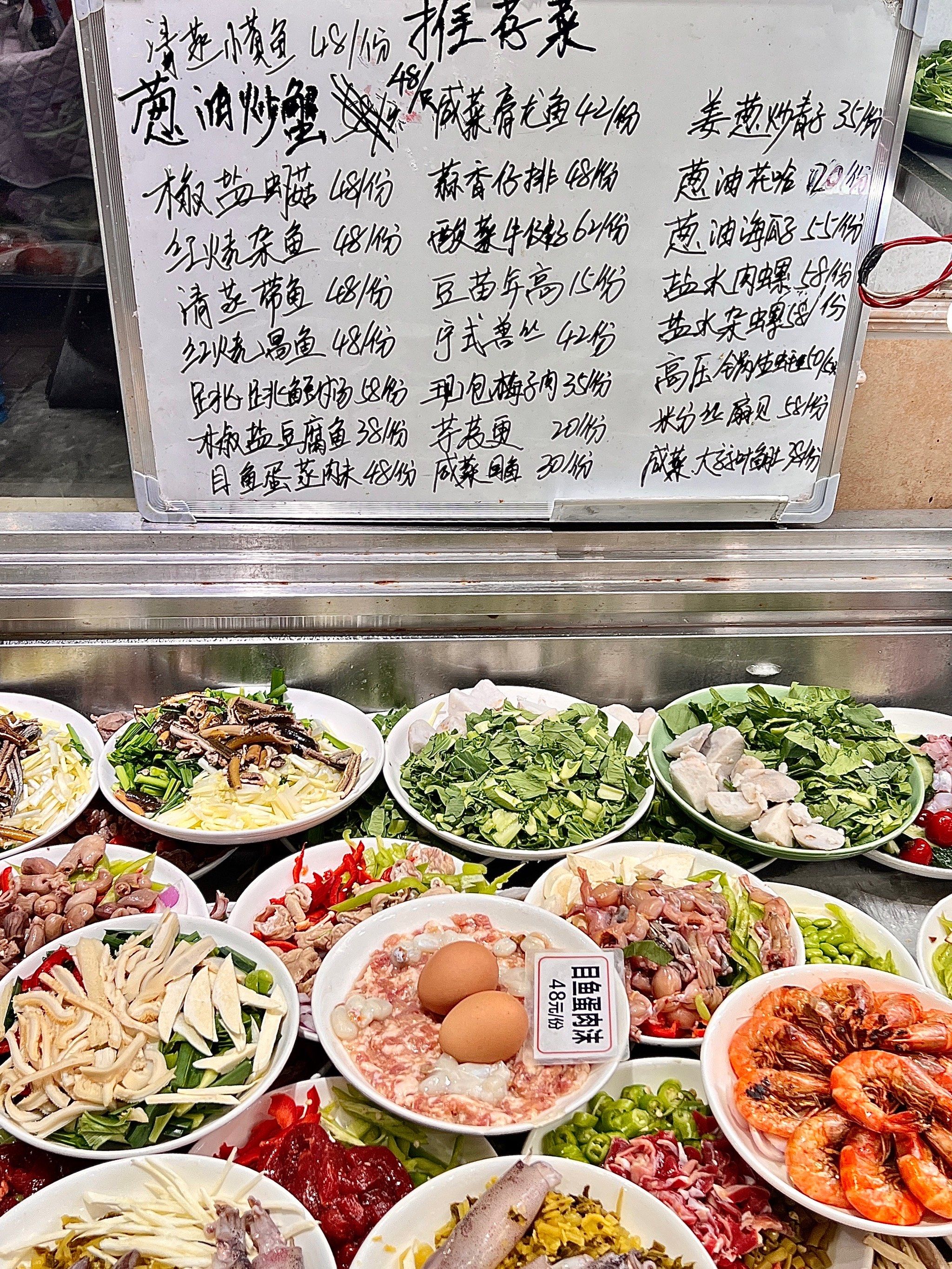 马园路里开了20年的海鲜店02
每天人山人海定不到位置02本地人