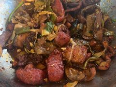 -愉肴麻辣香锅(中山路店)