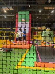 -蹦蹦跳跳(新奥购物中心店)