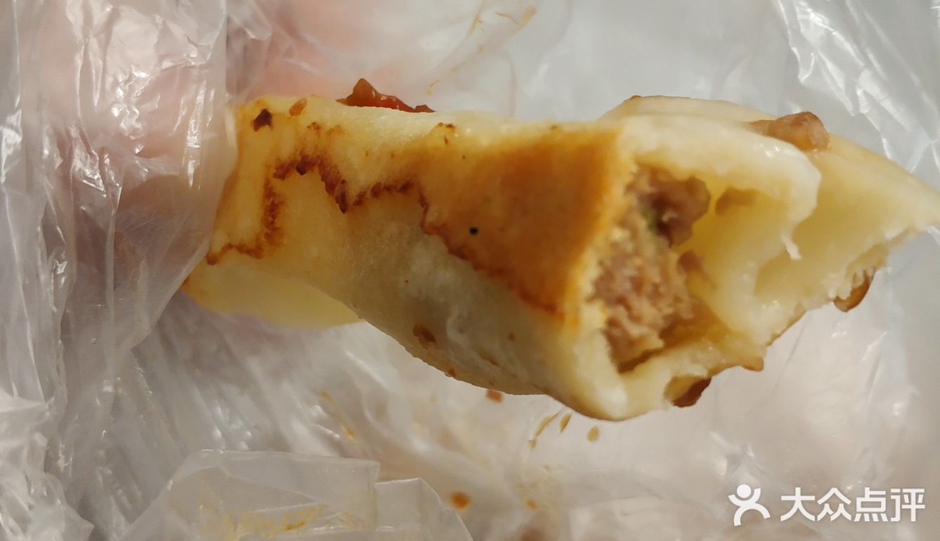 早上7.51肚子有点饿，早餐煎饺15个，喝了一杯水