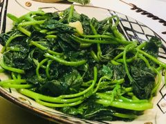 蒜蓉番薯叶-五谷芳乳鸽王（大梅沙总店C区）(网红打卡店)